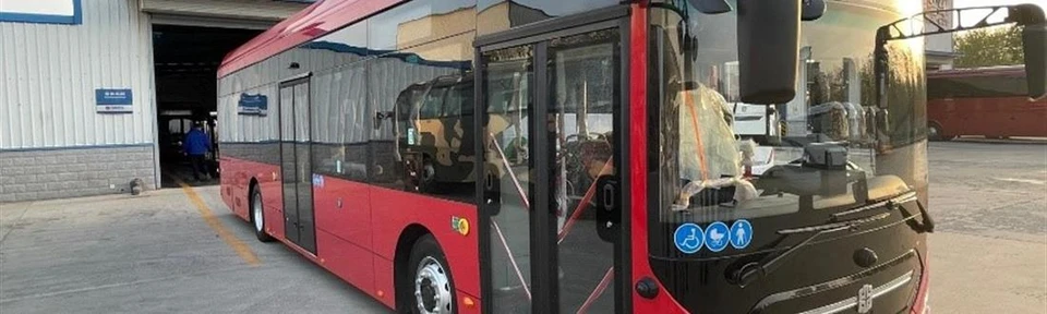 en af BATs røde elbusser