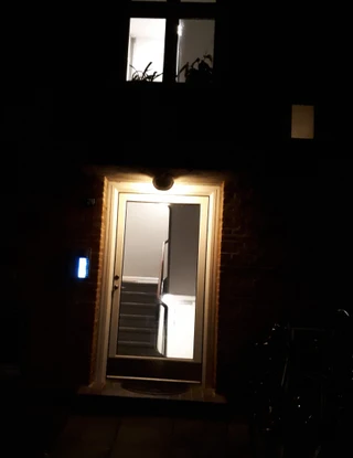 Trappeopgang med lys