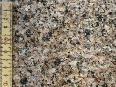 Kæmpesten Avnsø tæt på