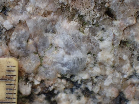 Kæmpesten Avnsø tæt på