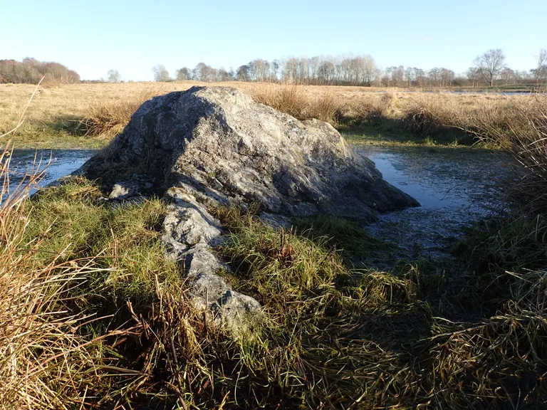 Døvlingstenens brudflader og skarpe kanter