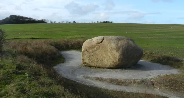 Hundborgstenen på afstand