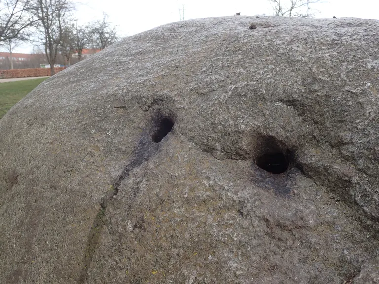 Huller i Den Svenske Sten