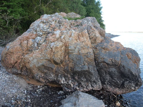 Skyumstenen tæt på