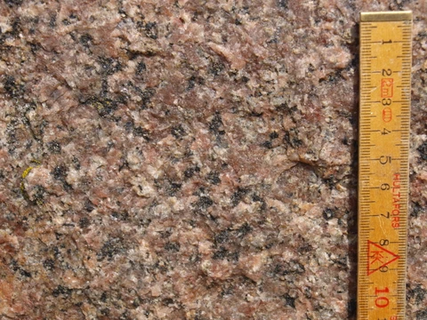 Kæmpesten Knudshoved Oddes sammensætning