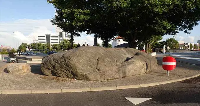 Et billede af kæmpestenen 'dynen'