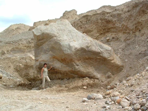 Størrelsesforhold af kæmpestenen Lynge