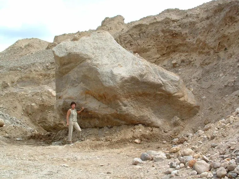 Størrelsesforhold af kæmpestenen Lynge
