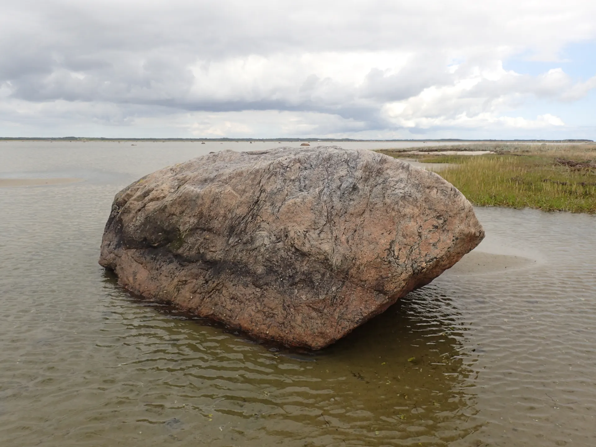 Øksestenen med himmel over
