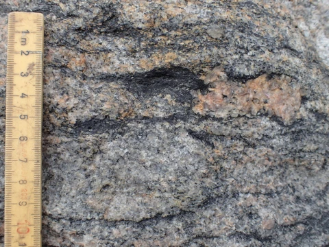 Øksestenens bjergarter