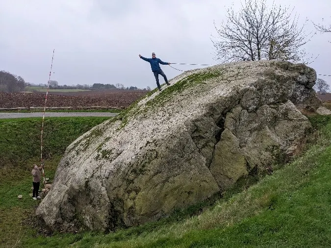 Dammestenen opmåles