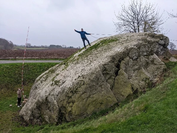 Dammestenen opmåles