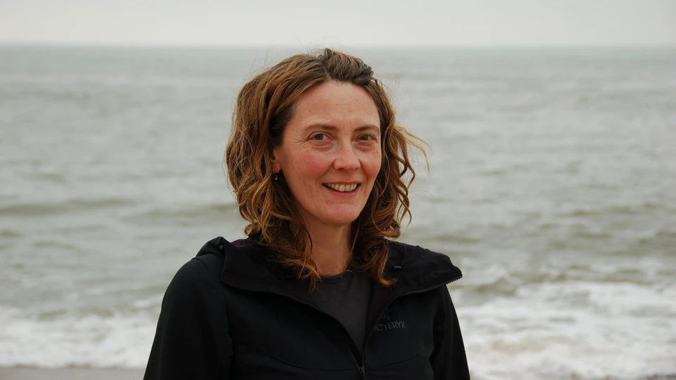 Billede af Lotta Lüthje ved havet