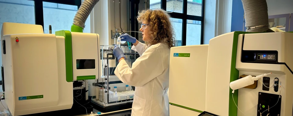 Lady working in the lab