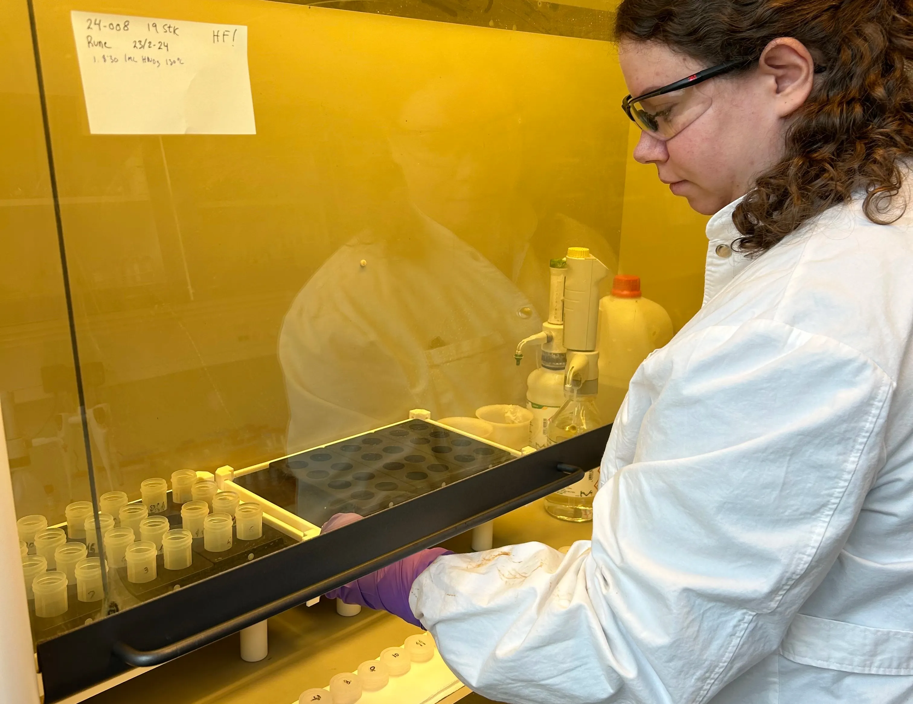 Woman working in the lab