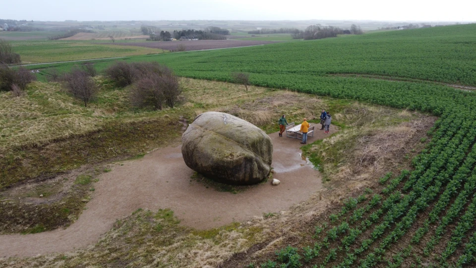 Hundborgstenen set fra oven