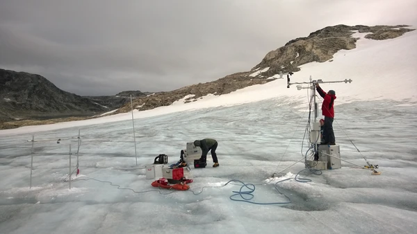 Maintaining a PROMICE automatic weather station