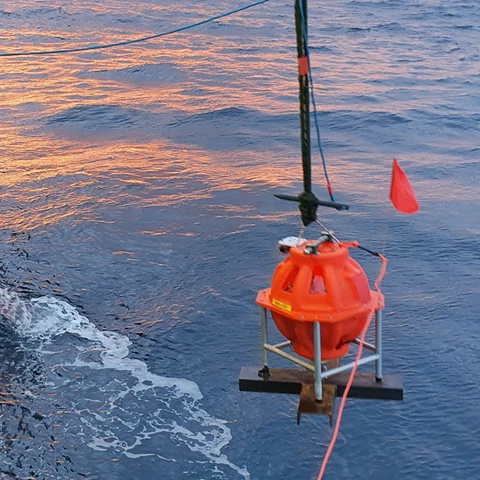 Marine seismic equipment