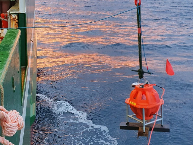 Marine seismic equipment