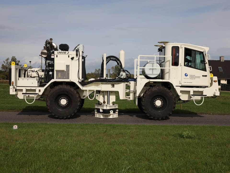 Seismic truck from the side