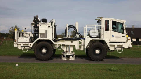 Seismic truck from the side