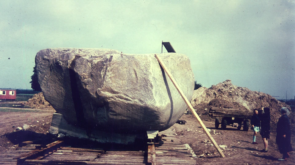 Billede af Hvissingestenens størrelse