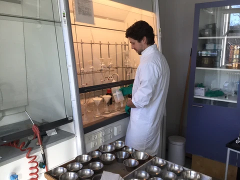 Density seperation by heavy liquids