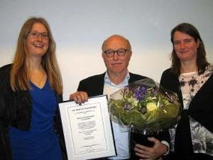 Prismodtageren med formand og næstformand