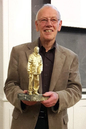 Oscar alias Niels Henriksen med sin Oscarstatuette