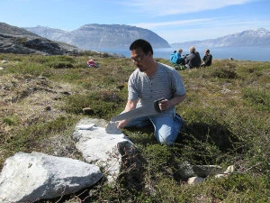 Fedtstenskunstner Kristian Kristoffersen arbejdede med fedtsten under workshoppen. 