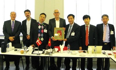 Flemming Larsen, Dr. Do Canh Duong og Mr. Do Xuan Thong