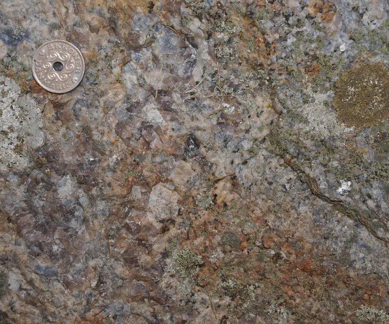 Grydestenen består af gnejs