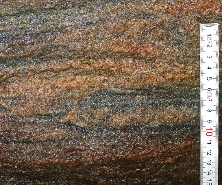 Dronningens Broche er en stribet og foldet granitisk gnejs