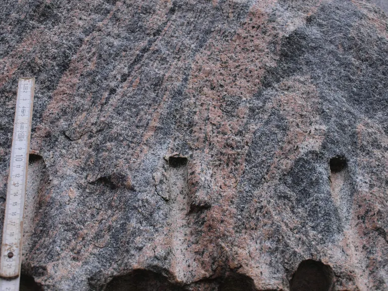 Bro består af Halmstad-gnejs