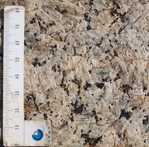 Bjergarten af Vindumstenen klassificeres som en larvikit