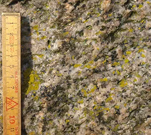 Kæmpesten Keldby består af Uppsala-Granit