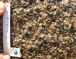 Æggehønen består af Vanggranit