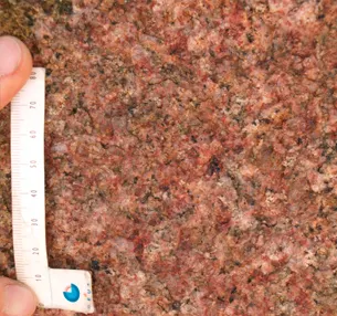 Rokkesten Almindingen består af Almindinggranit