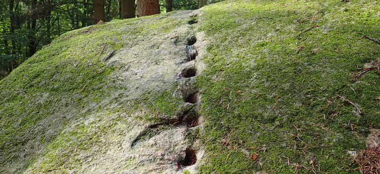Huller i Troldstenen Dronninglund