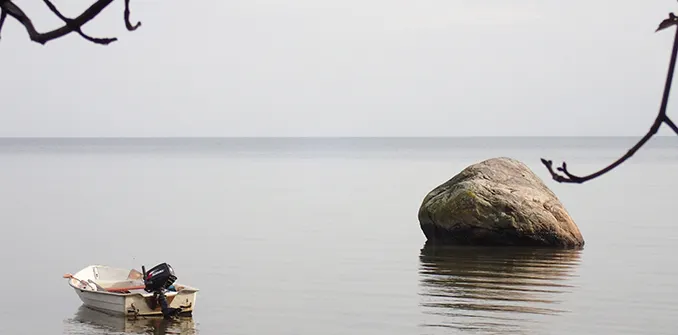 Lommestenen ligger i Isefjorden