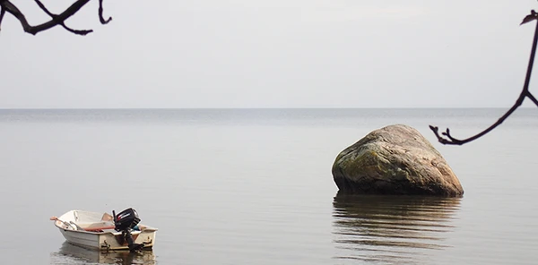 Lommestenen ligger i Isefjorden