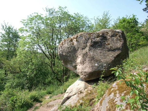 Jættabujl fra siden