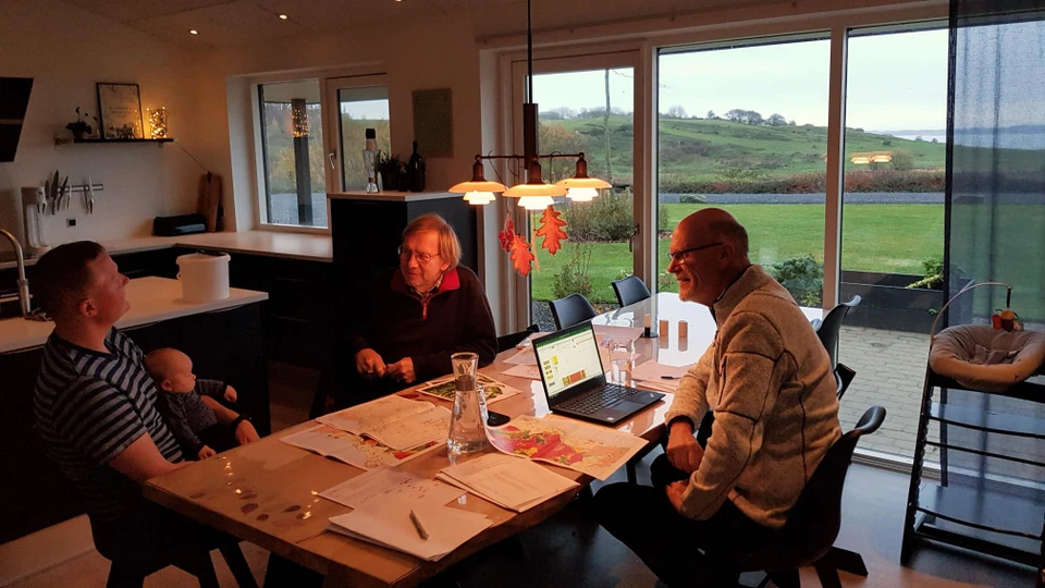 Mapfield forskere mødes med en landmand