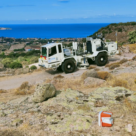 Seismic truck
