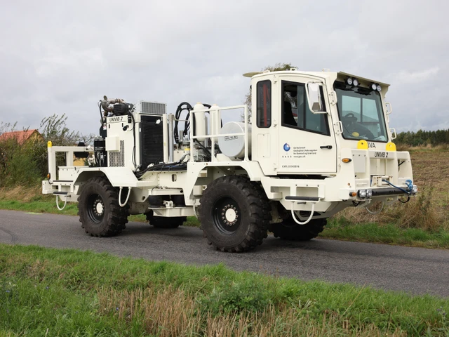 Vibroseis truck