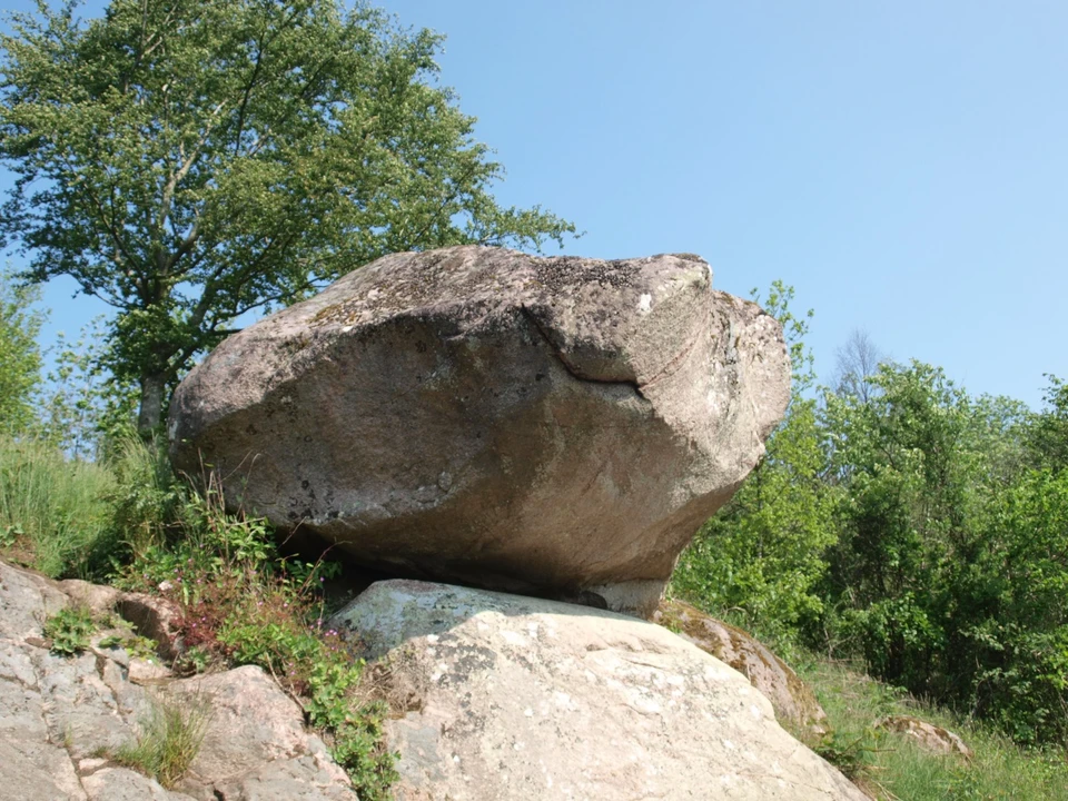 jættabujl nedefra