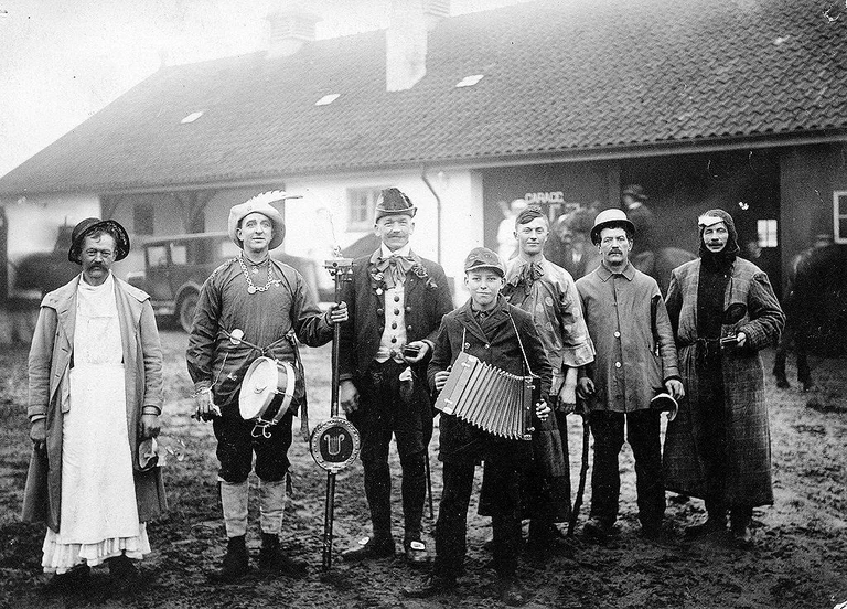 Esrum Propforenings fastelavn, Esrum Kro, ca. 1915