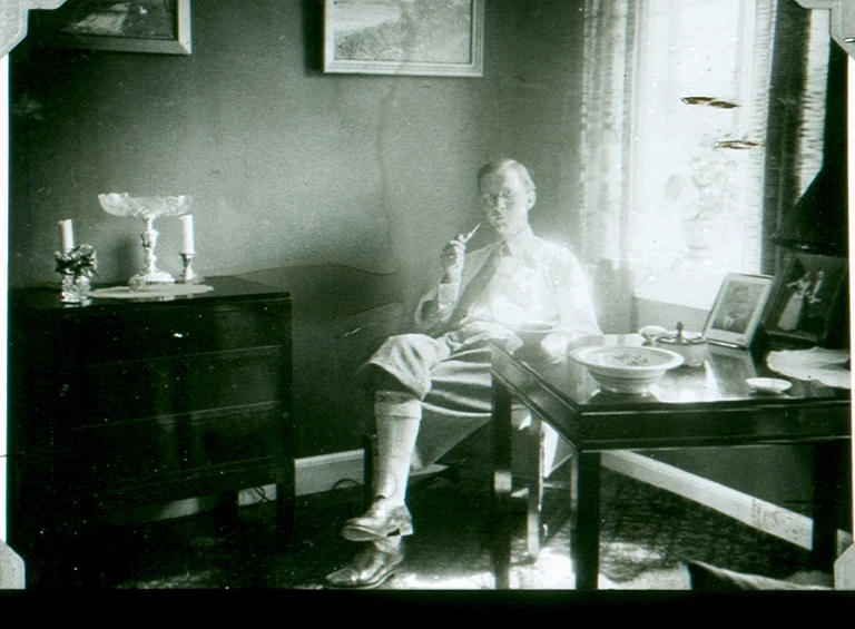 Gunnar Lemming-Christensen i konsultationen på Tisvildevej 8, hvor han både havde lægepraksis og bolig fra 1934-1941. 