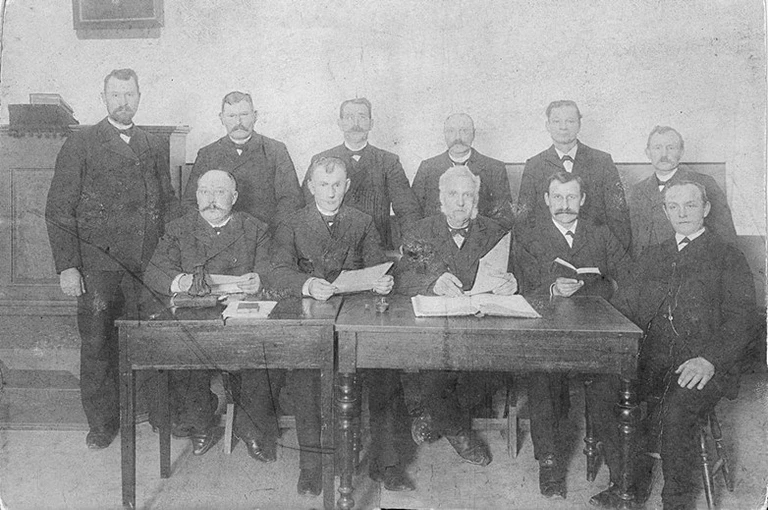 Græsted-Maarum sogneråd traf beslutning om, hvem der skulle tilkendes vinterhjælp. Billedet er fra 1901.