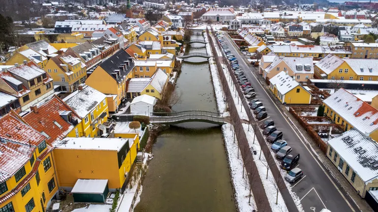 Kanalen i Frederiksværk taget med drone